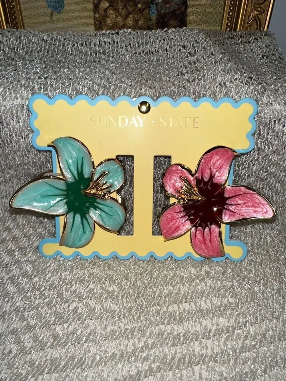 SUNDAY • STATE green pink gold tone flower shaped hair clips
